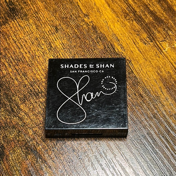 💕 Shades by Shan Highlighter - Picture 2 of 4